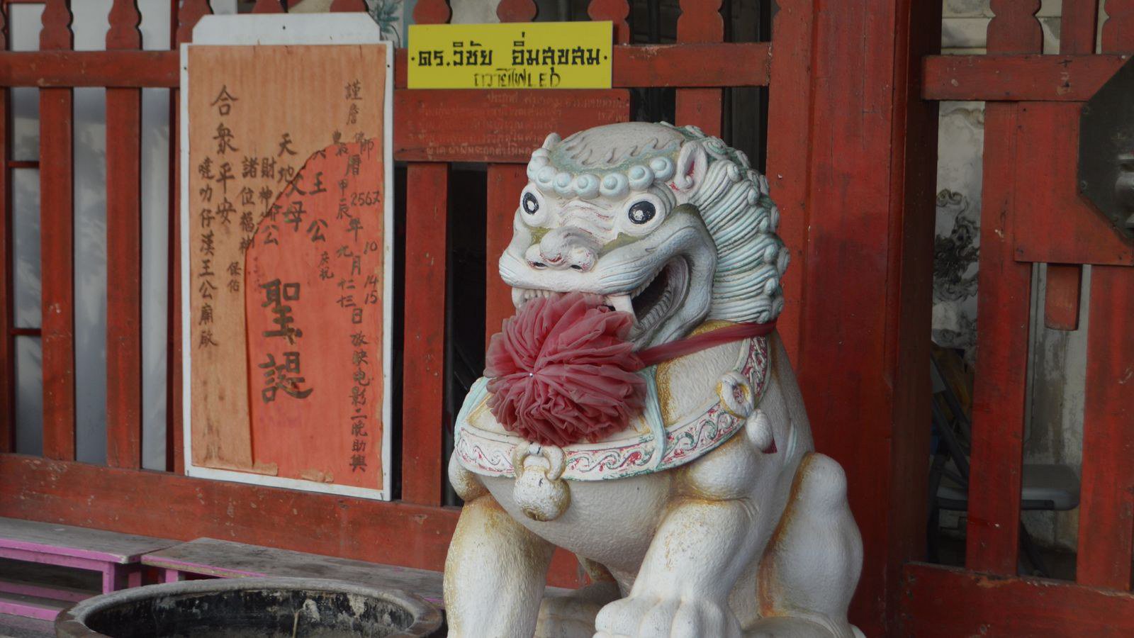 Đặt sư tử phong thủy ở cổng, cửa chính hay phòng khách